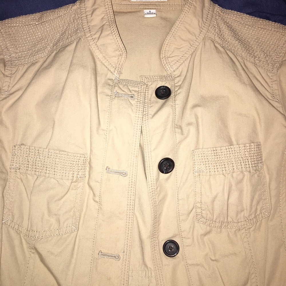 Button Up Top - Picture 6 of 8